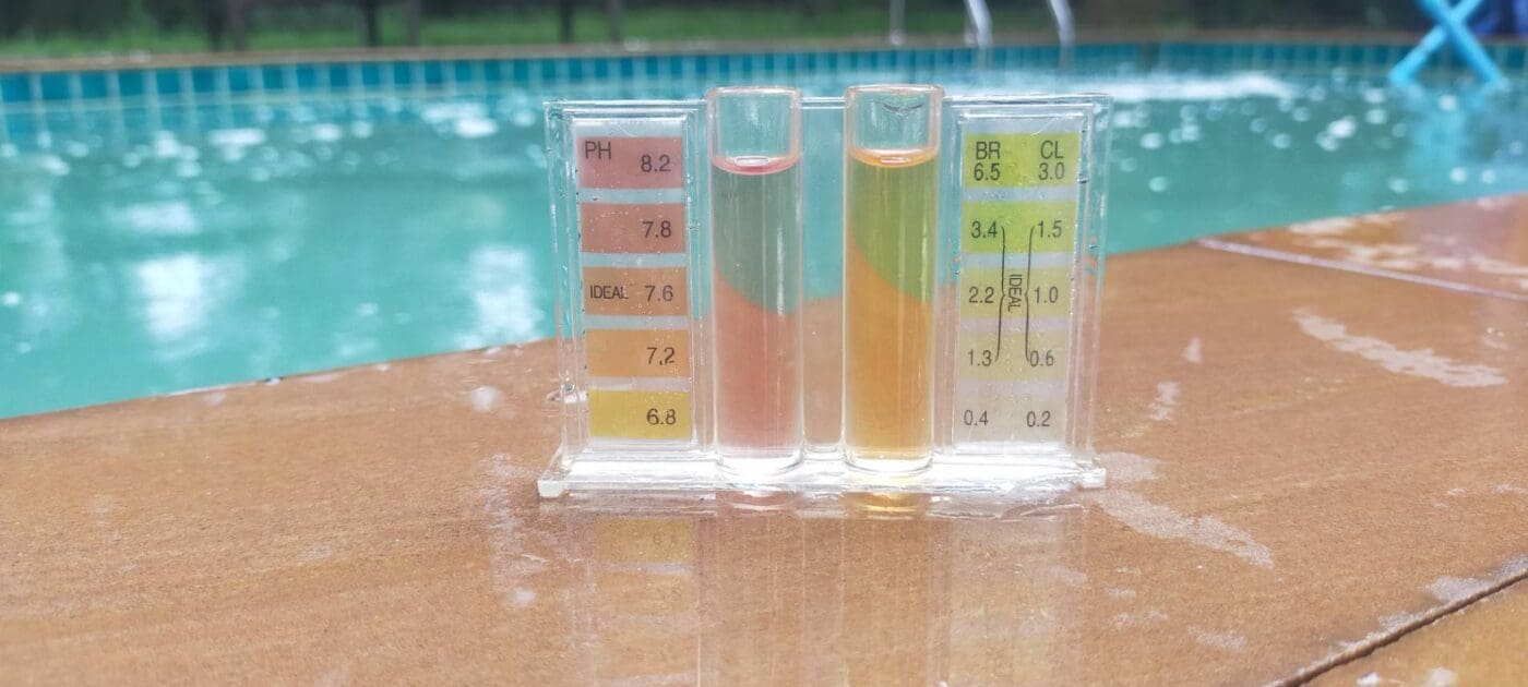 เช็คค่า pH สระว่ายน้ำ
