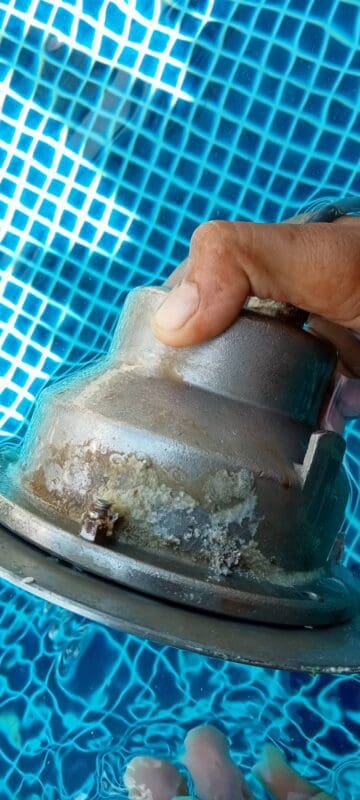 เปลี่ยนไฟสระว่ายน้ำ